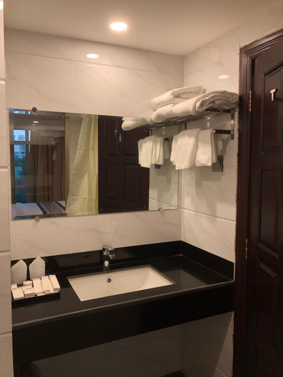 Hotel Rose Hill Yangon Exterior foto